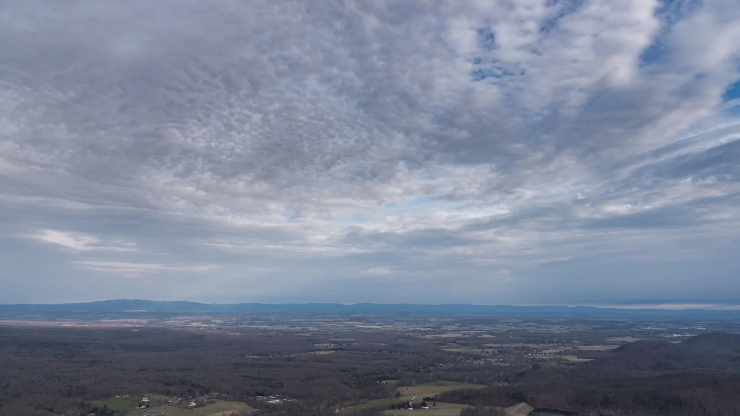 Altocumulus stratiformis mamma (Ac str mam)