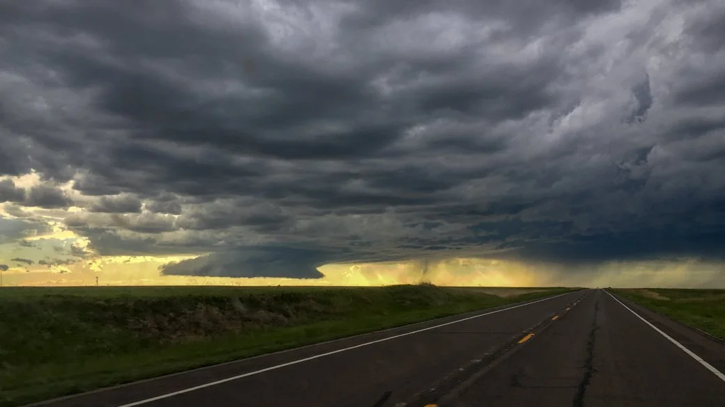 Cumulonimbus murus praecipitatio (Cb mur pra)