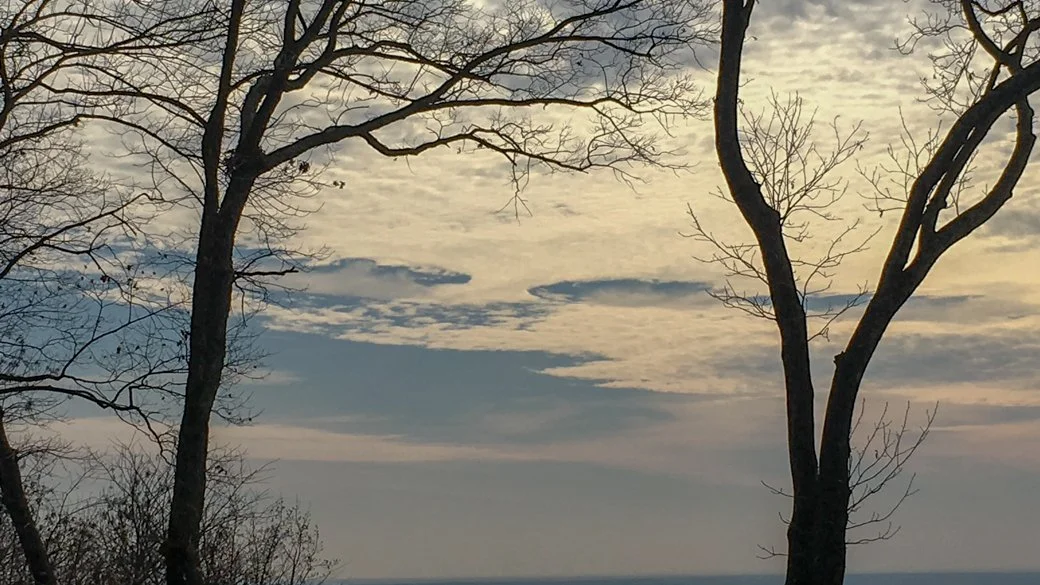 Altocumulus stratiformis cavum (Ac str cav)