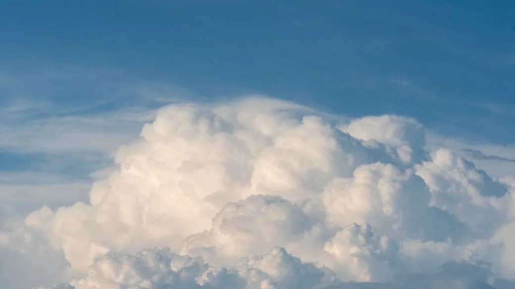 Cumulonimbus calvus pileus (Cb cal pil)