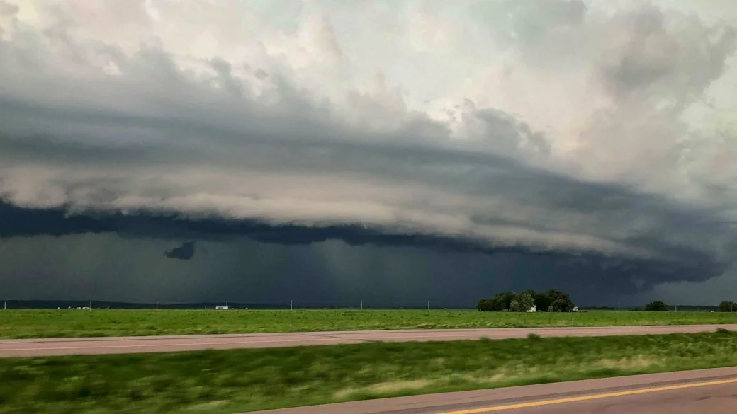 Cumulonimbus arcus praecipitatio pannus (Cb arc pra pan)